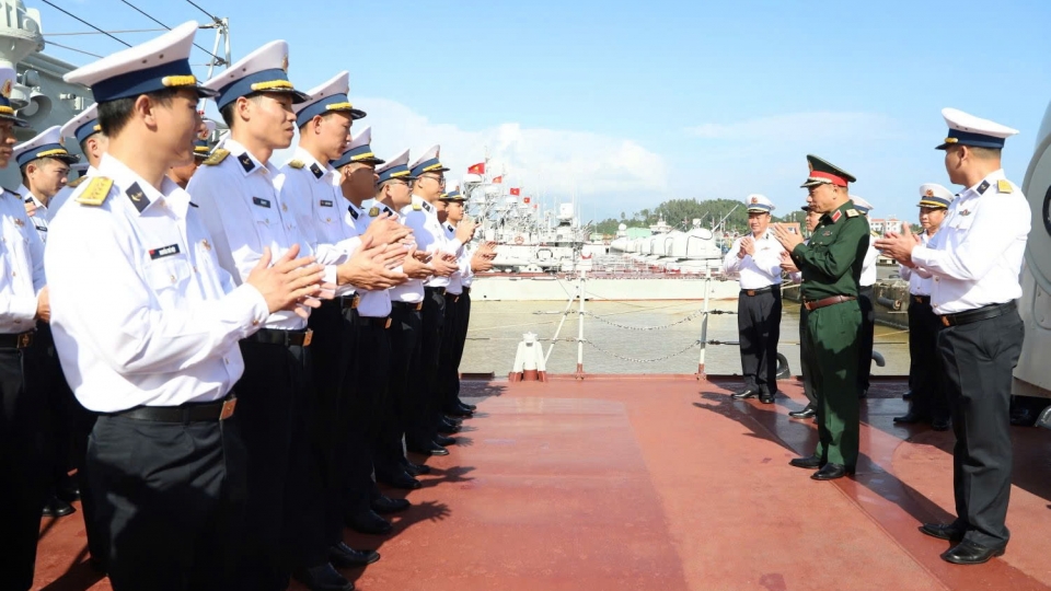 _trung_tuong_le_quang_minh_pho_chu_nhiem_tong_cuc_chinh_tri_quan_doi_nhan_dan_viet_nam_viet_nam_ao_quan_xanh_tham_dong_vien_can_bo_chien_si_cac_don_vi_thuoc_vung_3_hai_quan.jpg