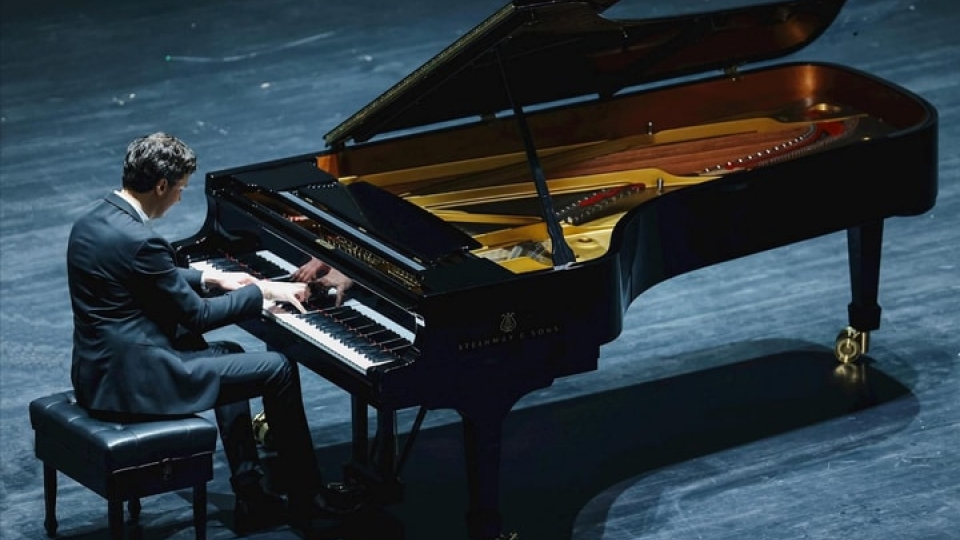 French pianist to host concert tour in Vietnam