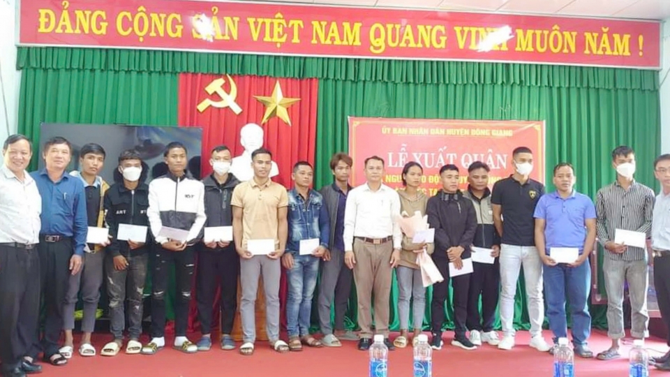 den_nay_huyen_dong_giang_dua_hon_150_laio_dong_di_xuat_khau_lao_dong_20241031163057.jpg