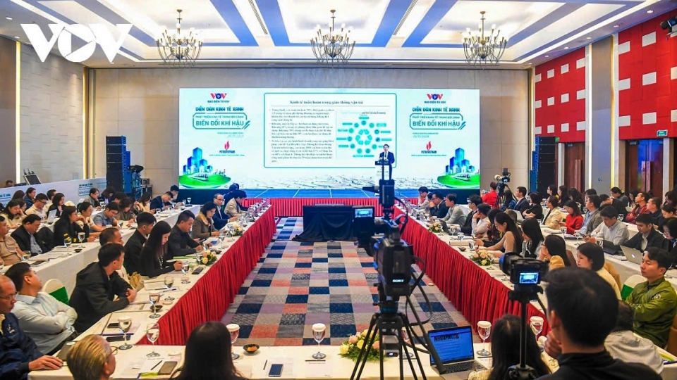 green economy forum in Hanoi  by VOV.VN_.jpg