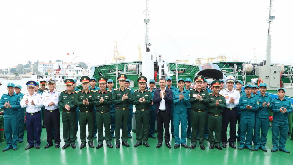 lanh_dao_bo_quoc_phong_quan_chung_hai_quan_va_cac_dai_bieu_dong_vien_can_bo_chien_si_hai_doi_dan_quan_thuong_truc_tinh_quang_ngai_tp._da_nang_truoc_gio_hoi_thi_hoi_thao.jpg