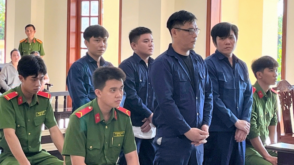 linh_an_tu_vi_toi_mua_ban_nguoi_duoi_16_tuoi.jpg