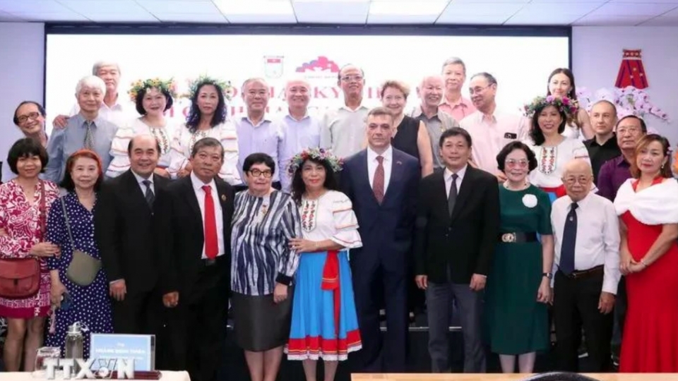 russian in hcm city.png