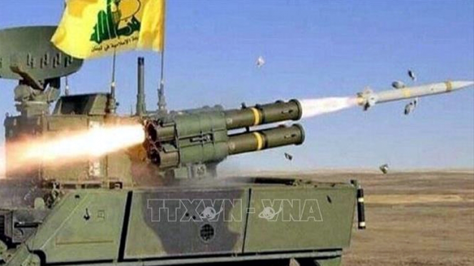 Hezbollah tấn công nhiều căn cứ quân sự Israel