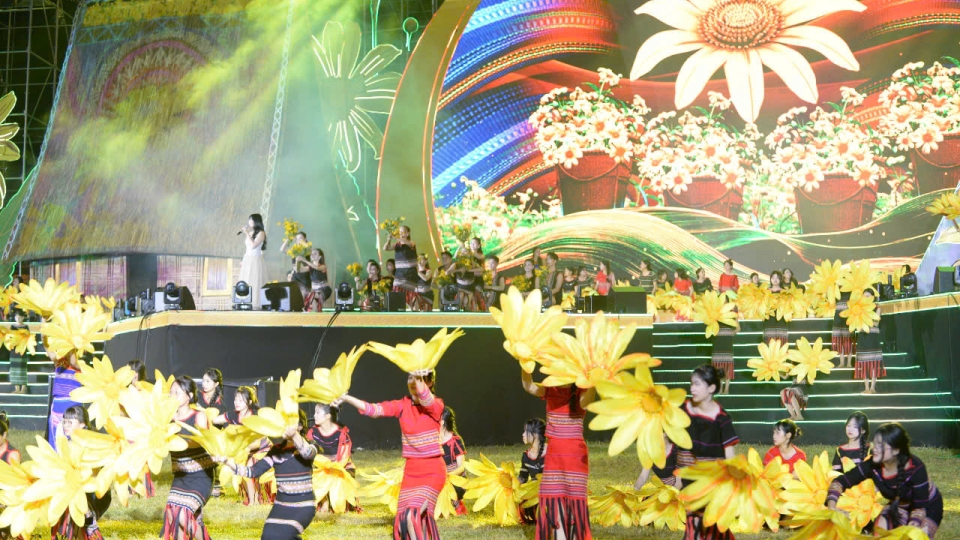 tiet_muc_trinh_dien_tai_dem_hoi.jpg