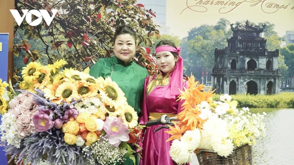 Vietnamese culture promoted via tea party in Laos