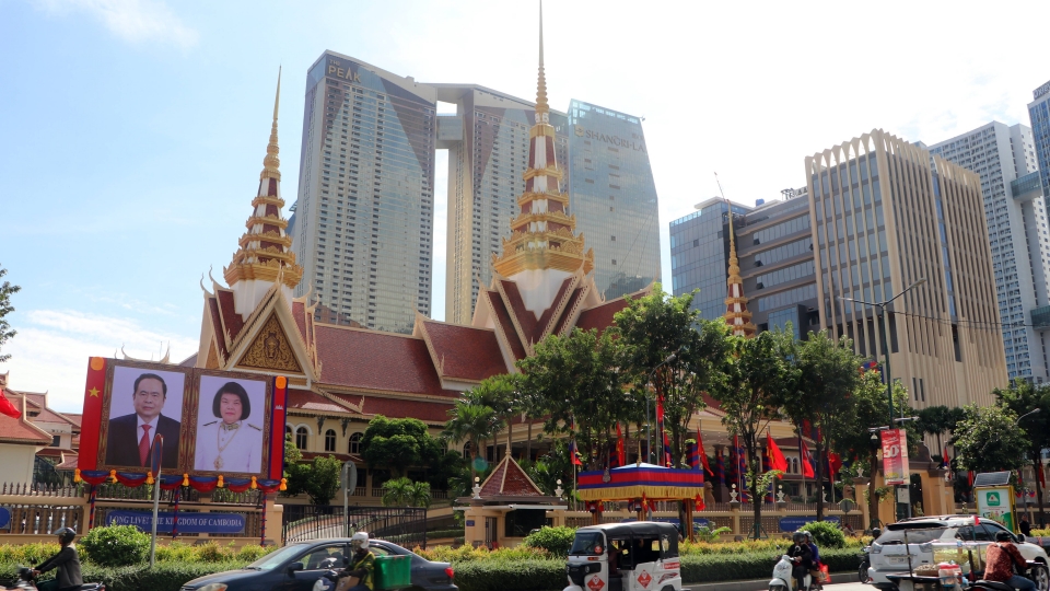 vov_duong_pho_duoc_trang_hoang_chao_mung_chu_tich_tran_thanh_man_2.jpg