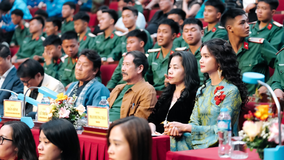 NSND Phạm Phương Thảo ngồi “ghế nóng” Liên hoan Ca múa nhạc toàn toàn quốc 2024