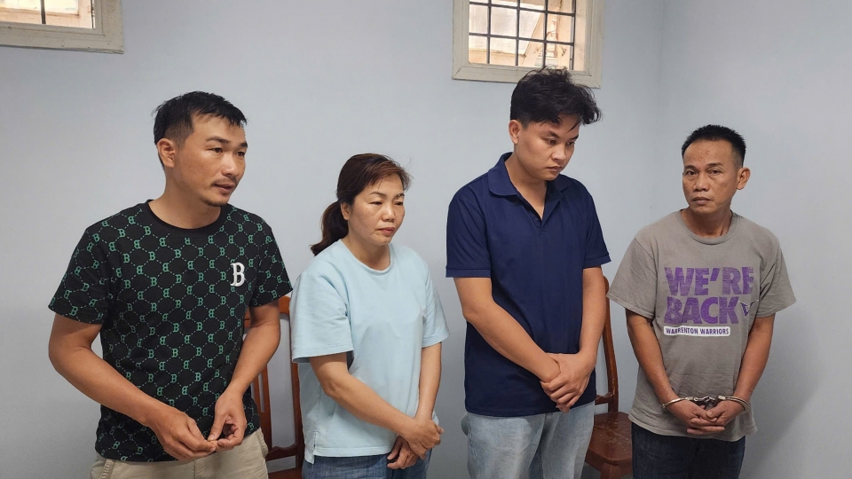 04 đối tượng Lê Kim Khánh, Nguyễn Thị Thanh Toán, Hoàng Phong Phú và Nguyễn Bá Tuấn (từ trái qua)..jpg