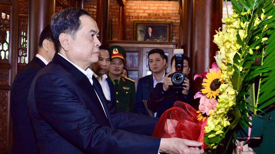 29_12_tham_thu_vien_dai_tuong_le_duc_anh_1_20241229114527.jpg
