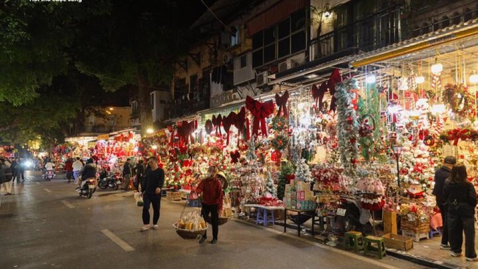 Sắp đến Noel, 'thủ phủ' bán đồ trang trí ở Hà Nội vẫn ế ẩm