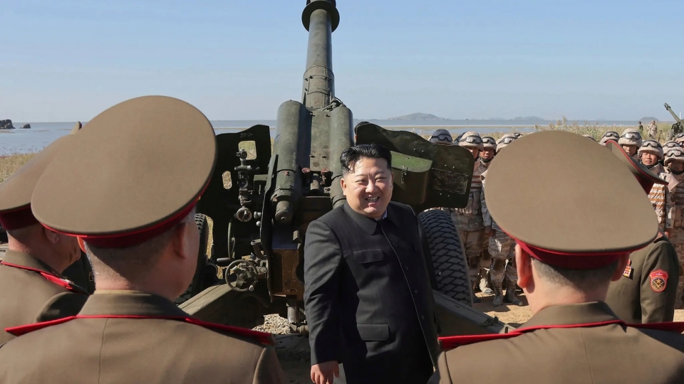 Kim Jong Un tham don vi phao Trieu Tien, linh Trieu Tien, quan nhan Trieu Tien -kcna.jpg