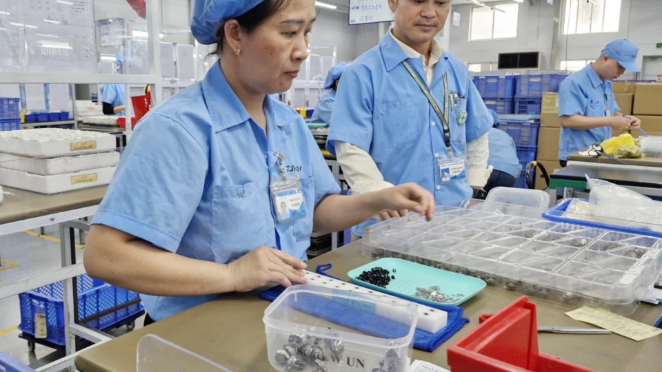 Người lao động làm việc tại Công ty TNHH Daiwa Việt Nam trong Khu công nghiệp Hòa Khánh, quận Liên Chiểu, TP Đà Nẵng.jpg