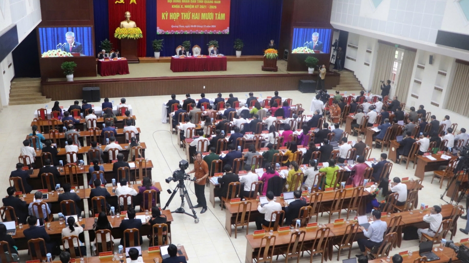 Quang cảnh kỳ họp..jpg