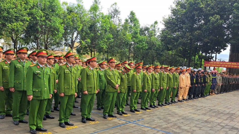 _toan_luc_luong_cong_an_tai_tinh_gia_lai_dong_loat_trien_khai_ra_quan_tran_ap_toi_pham_dam_bao_an_ninh_an_toan_cho_nhan_dan_trong_tet_nguyen_dan_at_ty._anh_nguyen_thao.jpg
