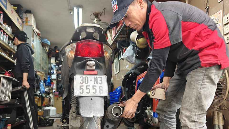 a3-theo-cac-tho-sua-xe-ngoai-viec-bao-duong-thuong-xuyen-can-xem-xet-chat-luong-nhien-lieu-de-tranh-muoi-than-dong-can-trong-dong-co-gay-o-nhiem-khi-xa-ra-moi-truong-1930.jpg