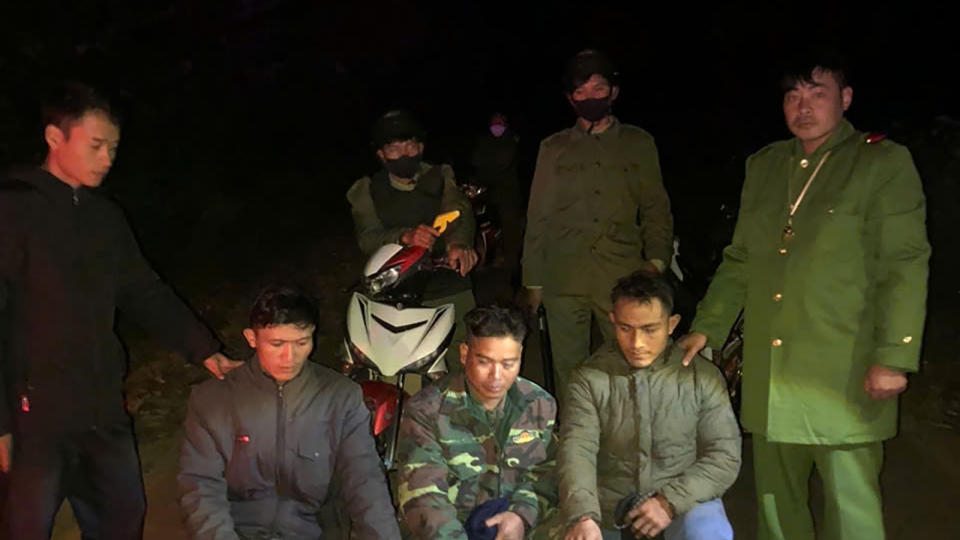 ba_doi_tuong_van_chuyen_sung_dan_bi_bat_giu.jpg