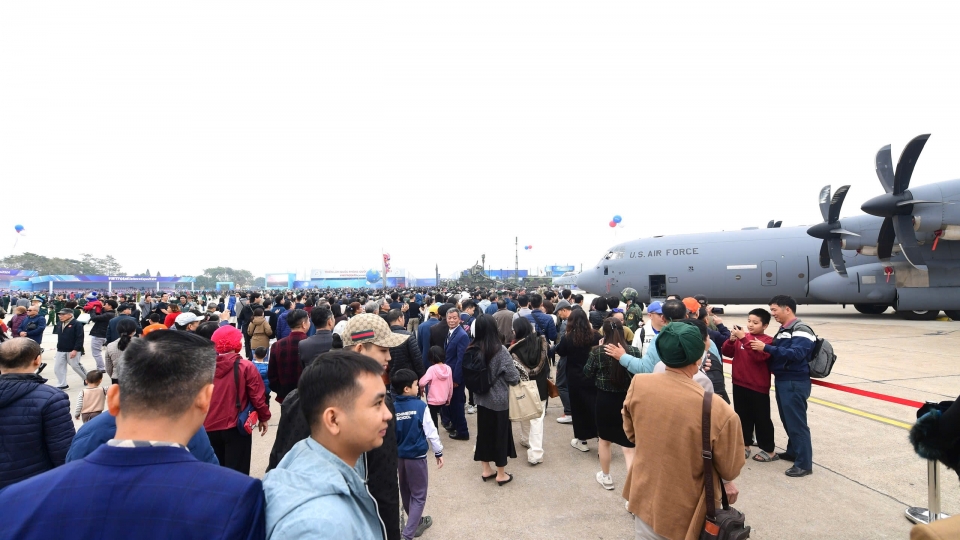 bien_nguoi_do_ve_trien_lam_quoc_phong_quoc_te_2024.jpg