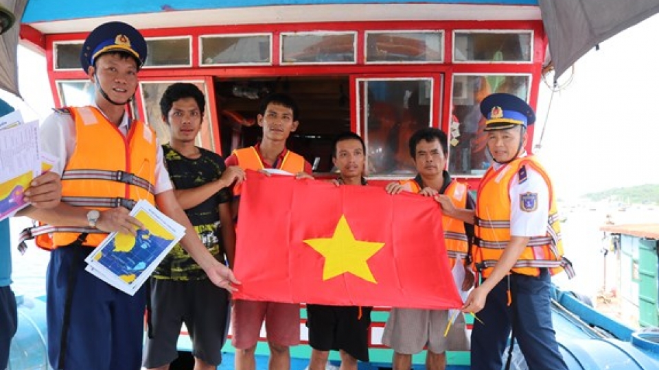 canh_sat_bien_tang_co_to_quoc_cho_ngu_dan_20241223111904.jpg