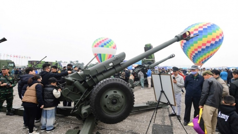 Crowds flock to International Defense Expo at weekend