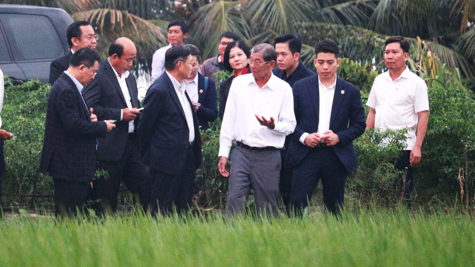 doan_tham_hop_tac_xa_san_xuat_lua_st25_tai_xa_dai_tam_huyen_my_xuyen.jpg