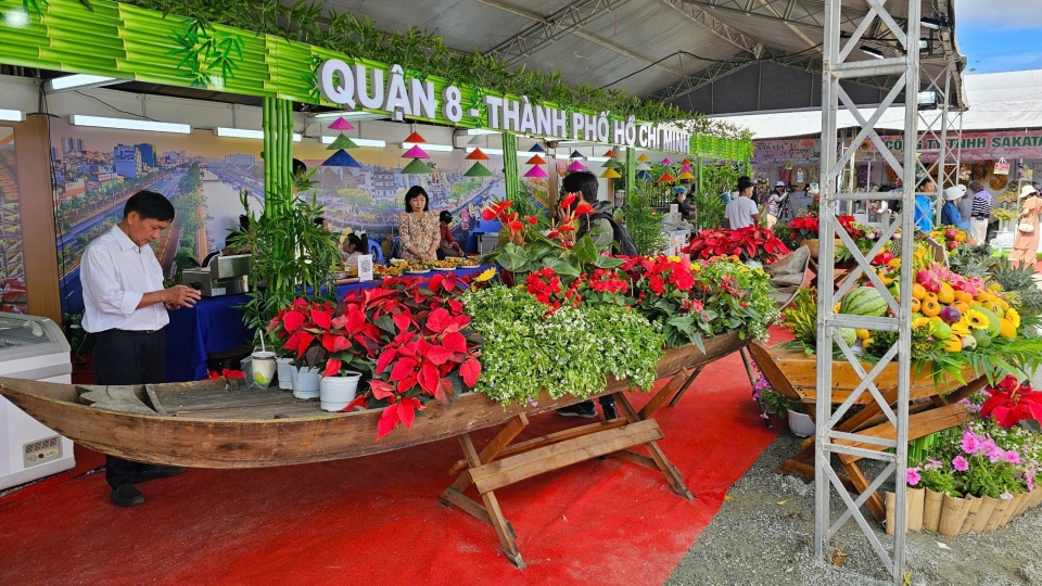 gian_hang_trung_bay_san_pham_cua_quan_8_-_tp._ho_chi_minh.jpg
