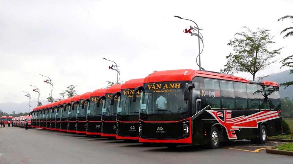 kim_long_motor_ky_hop_dong_ban_giao_250_xe_cho_van_anh.jpg