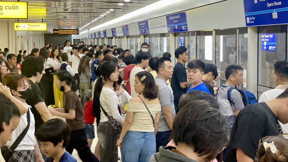 Tàu metro 1 đón hơn 90.000 khách trong ngày Giáng sinh tại TP.HCM