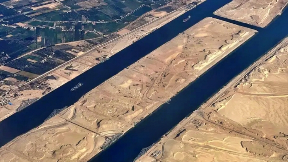 mot_doan_cua_kenh_dao_suez._anh_reuters.jpg