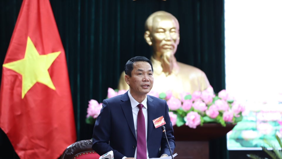 ong_nguyen_van_bac_giam_doc_so_cong_thuong_son_la_tra_loi_chat_van.jpg