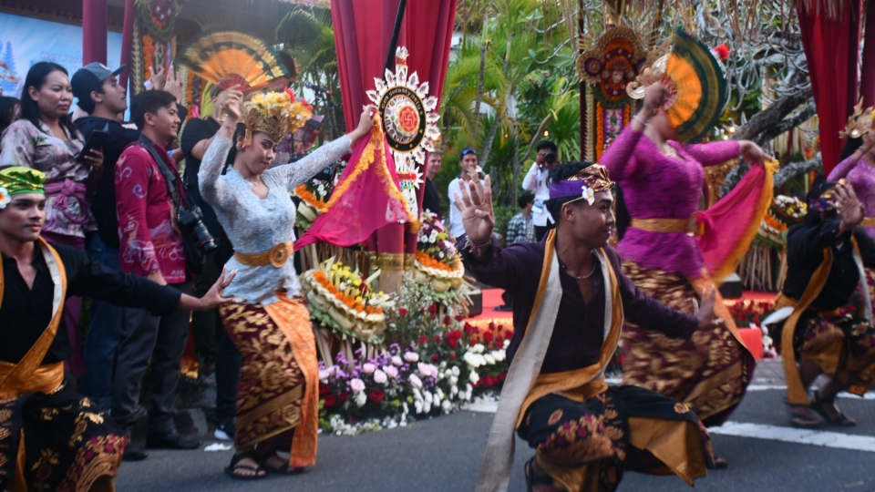 rs-bali_co_nen_van_hoa_dac_sac_anh_vov_jakarta.jpg