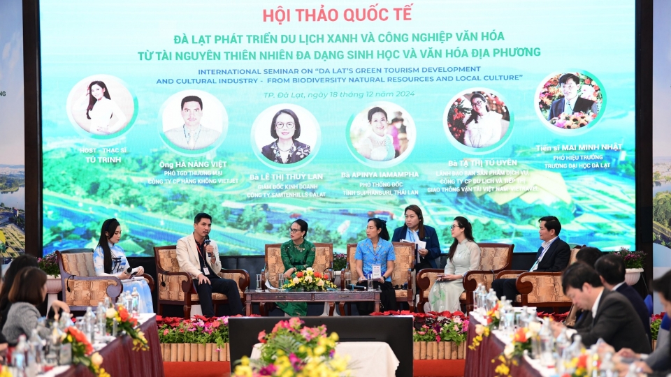 rs-cac_dai_bieu_tham_gia_thao_luan_dong_gop_y_kien.jpg