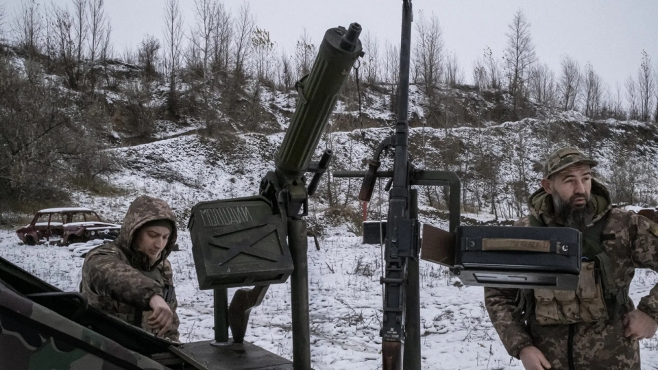 sung phong khong Ukraine o Kiev, linh Ukraine, sung may Ukraine -nytimes.jpg