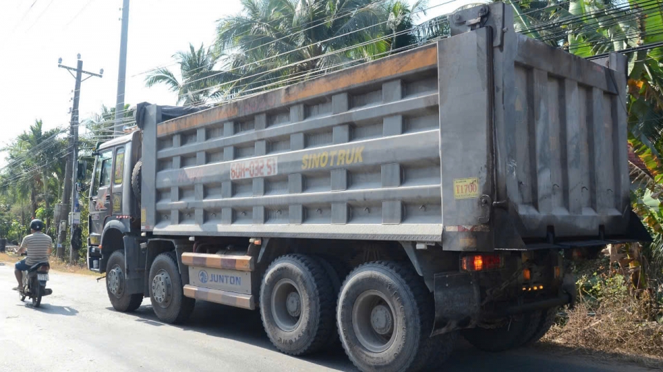 Khiển trách 7 thanh tra giao thông có liên quan “tha bổng” xe tải vi phạm