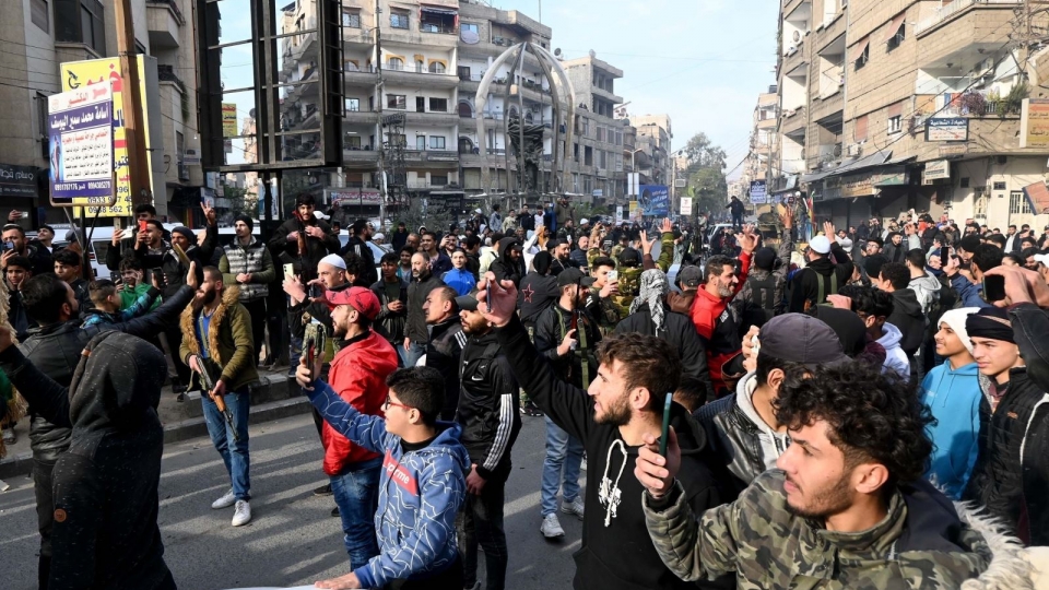 vna_potal_cang_thang_tai_trung_dong_phap_ho_tro_qua_trinh_chuyen_giao_quyen_luc_o_syria_7747299.jpg