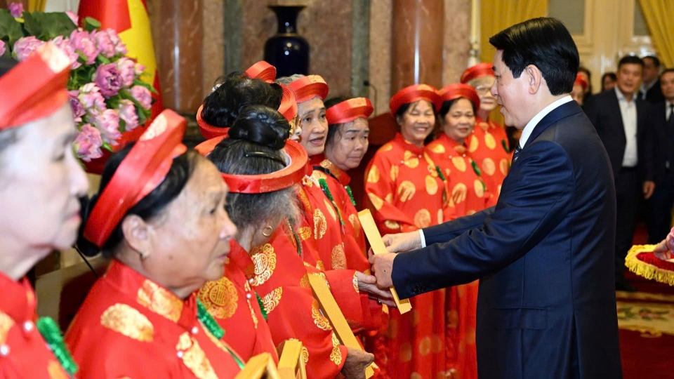 vov_chu_tich_nuoc_luong_cuong_gap_hoi_phu_nu_cao_tuoi_3.jpg