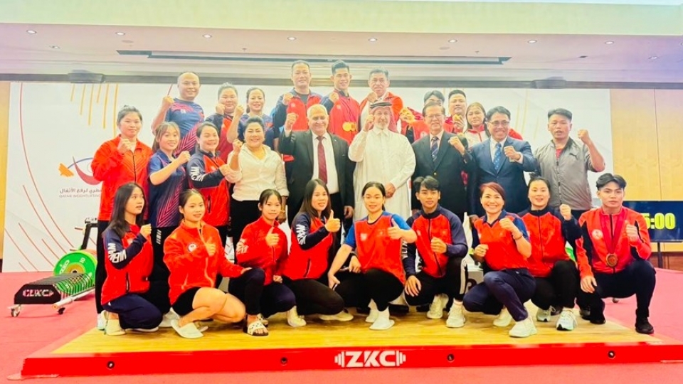 Vietnam leads junior class at Asian weightlifting championships