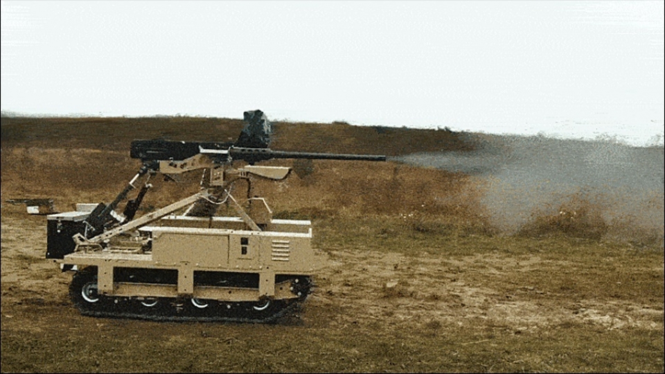 xe robot gan sung may, robot chien dau, UGV, drone mat dat -forbes.jpg