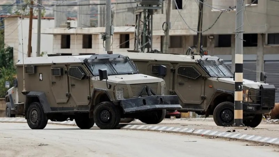 xe_quan_su_cua_israel_trong_cuoc_dot_kich_tai_qabatiya_gan_jenin_o_bo_tayngay_19112024_anh_reuters_20241219212114.jpg