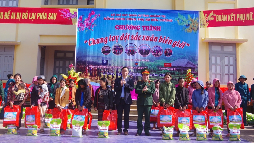 Đại tá Lê Hồng Việt, Ủy viên Ban Thường vụ Đảng ủy Quân sự tỉnh, Phó Chính ủy Bộ CHQS tỉnh.jpg