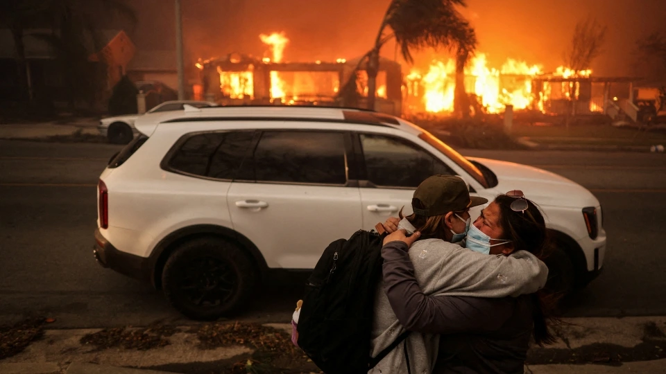 2025-01-09T234424Z_5662475_RC216CALMA5X_RTRMADP_3_CALIFORNIA-WILDFIRES-PICTURES.JPG