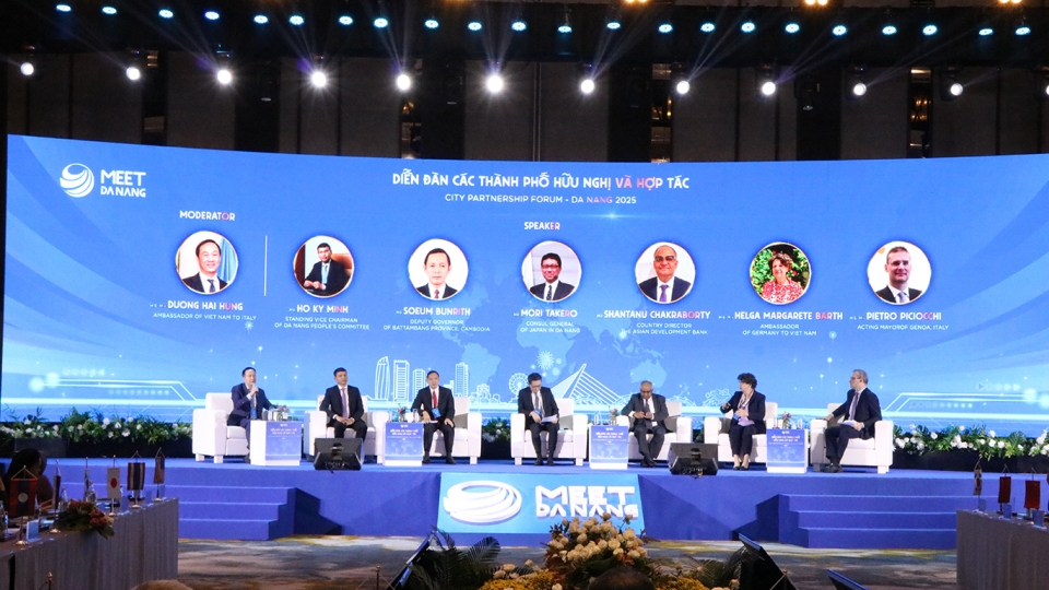 Hội thảo chuyên đề  Chia sẻ kinh nghiệm hợp tác và hội nhập quốc tế hướng đến phát triển bền vững từ góc nhìn của địa phương và tổ chức quốc tế.jpg