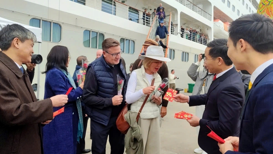 Silver Dawn brings first foreign visitors to Quang Ninh on lunar New Year’s Day.jpg