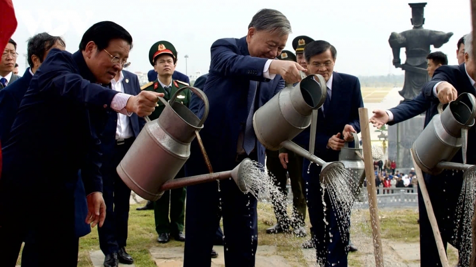 To Lam launches tree planting festival in NInh Binh 2.jpg