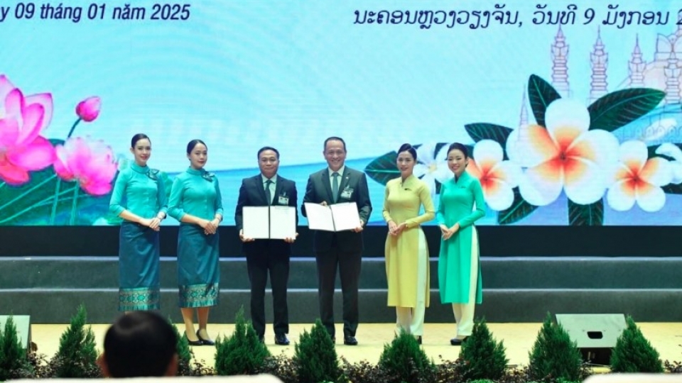 Vietnam Airlines and Lao Airlines sign MoU.jpg