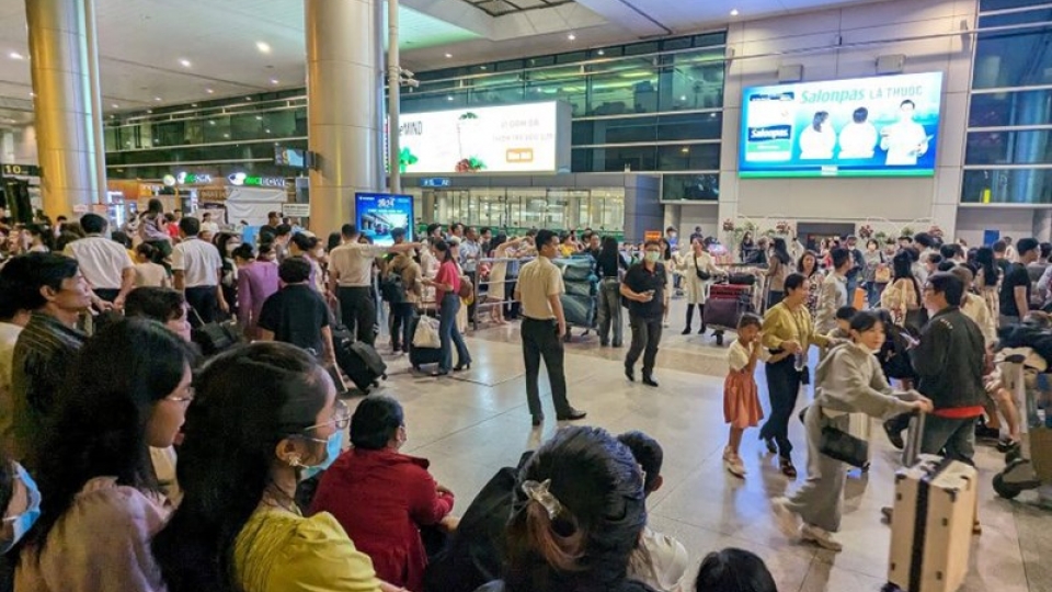 Tet flight tickets sold out despite extra capacity