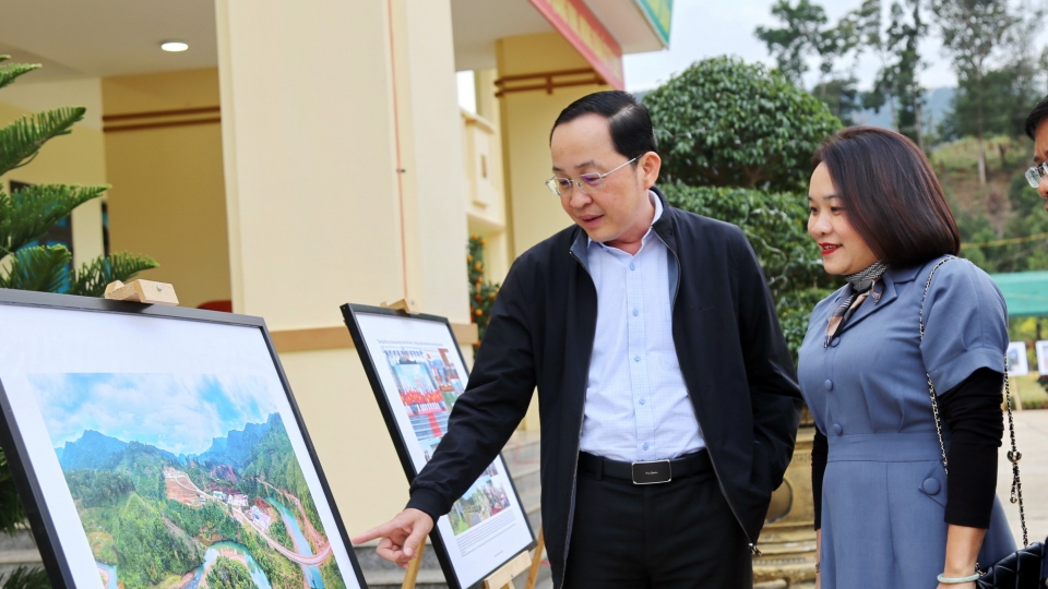 ba_huynh_thi_thuy_dung_truong_ban_dan_van_tinh_uy_ben_phai_se_dam_nhan_nhiem_vu_truong_ban_tuyen_giao_va_dan_van_tinh_uy.jpg