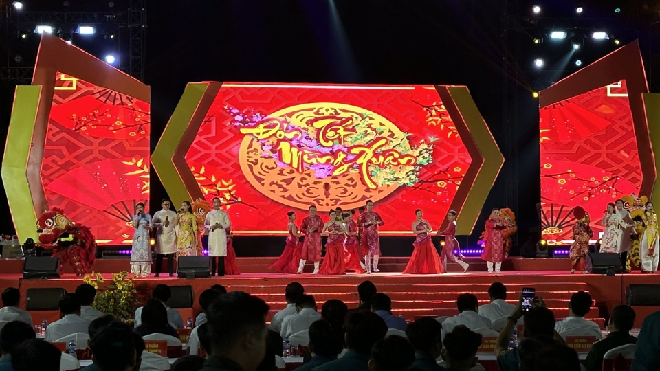 can_tho_khai_mac_tet_quan_dan_20250114210842.jpg