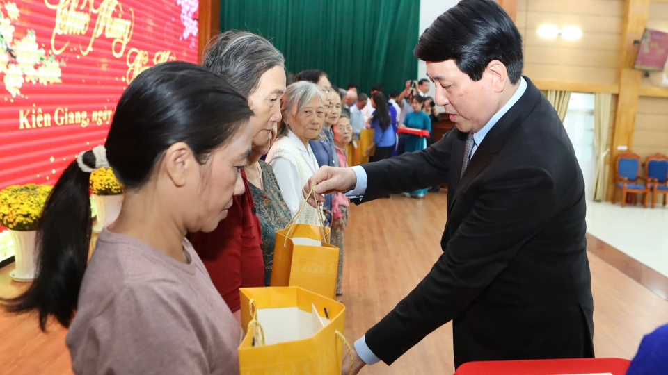 chu_tich_nuoc_luong_cuong_toi_tham_va_chuc_tet_dang_bo_chinh_quyen_va_nhan_dan_kien_giang_1.jpg