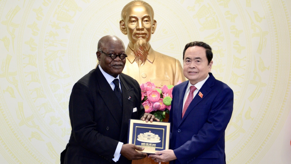 chu_tich_quoc_hoi_tiep_phap_ngu_1.jpg
